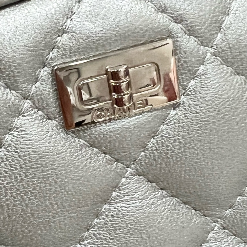 🔥🔥LiKe new Chanel Reissue Metallic Silver cosmetic Bag - Picture 5 of 9